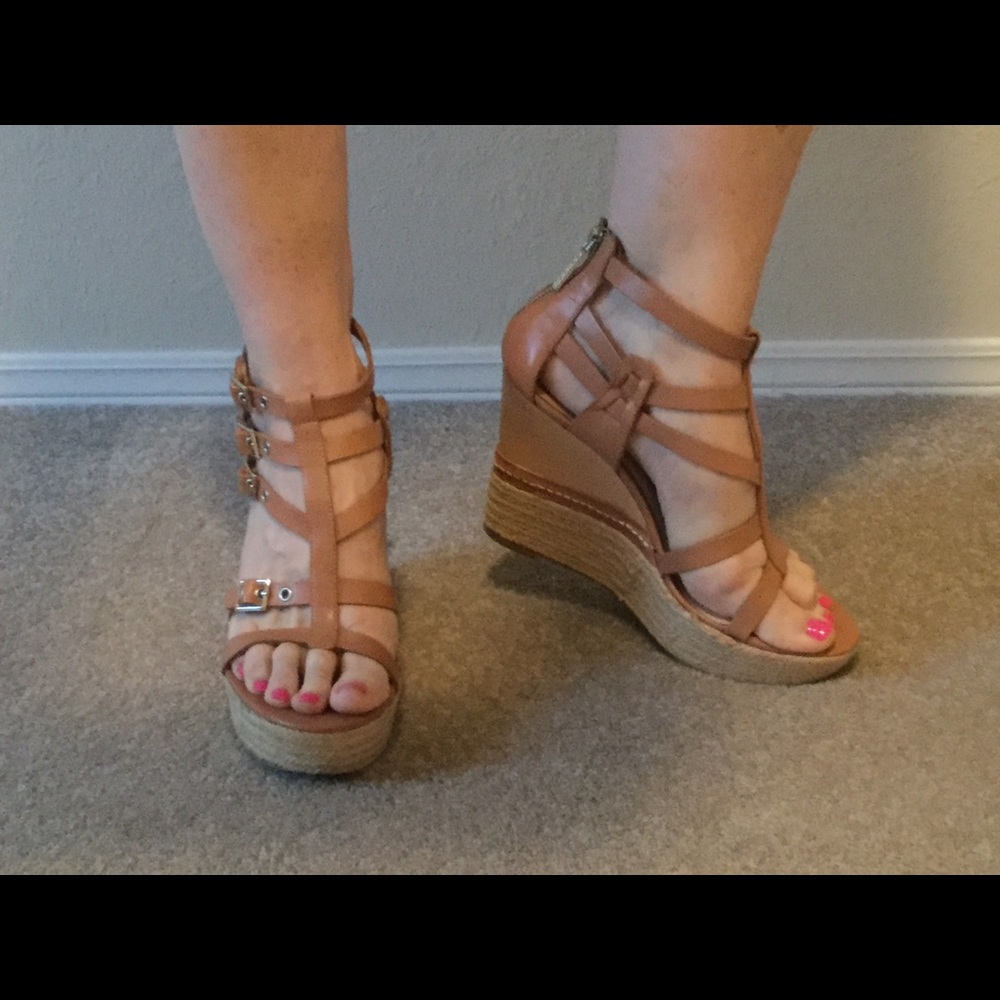 Donald J Pliner Multi buckle wedge sandal - Picture 5 of 5